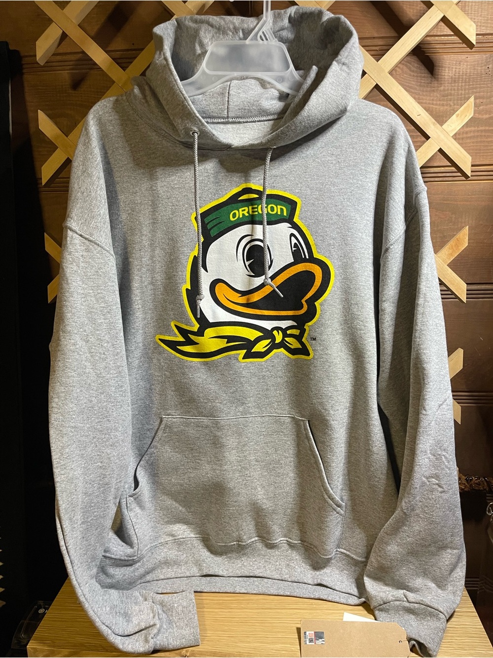 NWT Oregon Ducks Hooded Sweatshirt by “ The Victory” Men’s Sz L /Kangaroo Pouch